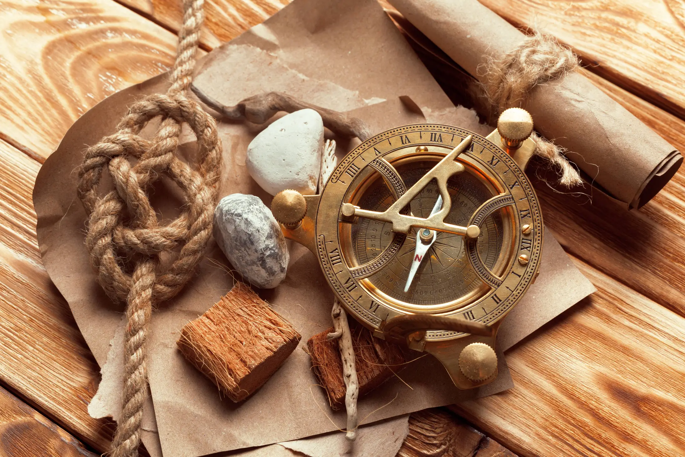 compass-rope-old-wooden-boards (1)